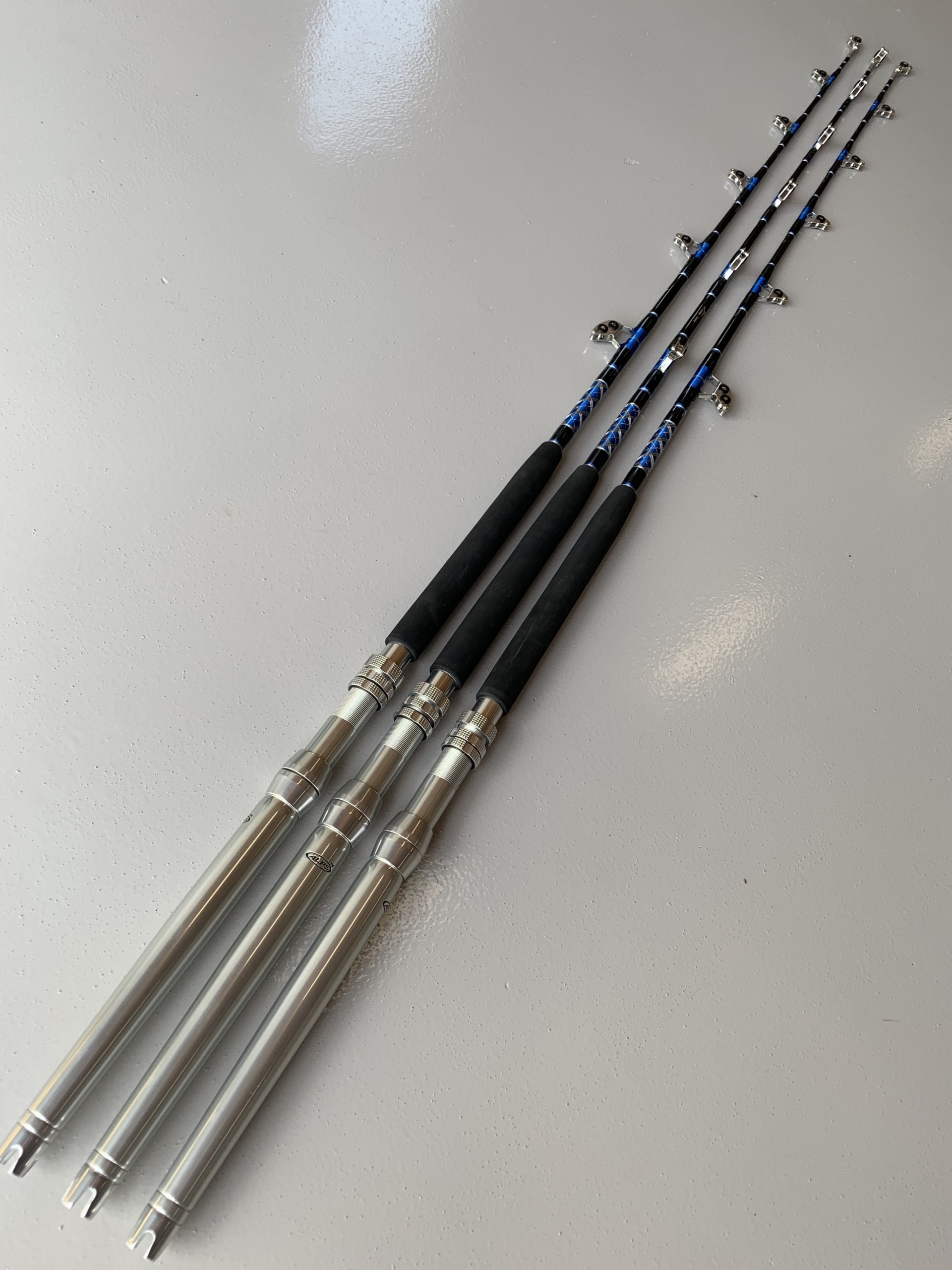 Blue/Silver 6′ Stuart Roller Stand Up Diamond Series Trolling Rods