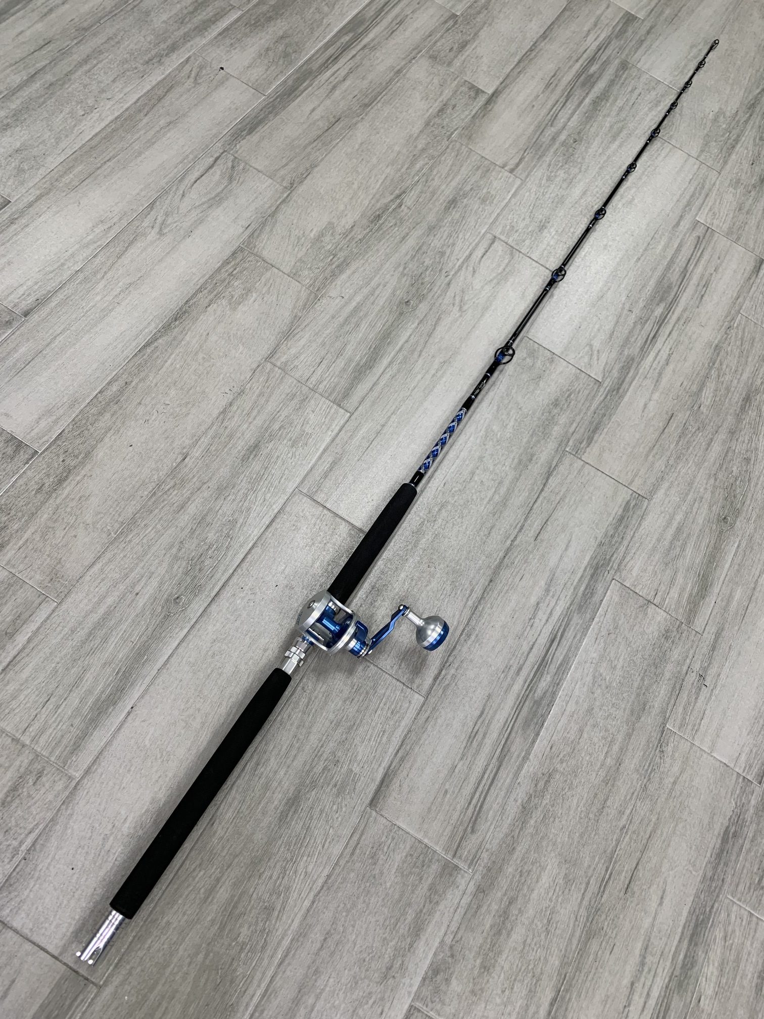 6'6″ VJP 15-30# Jigging Rod with Accurate Valiant 400 Blue-Silver