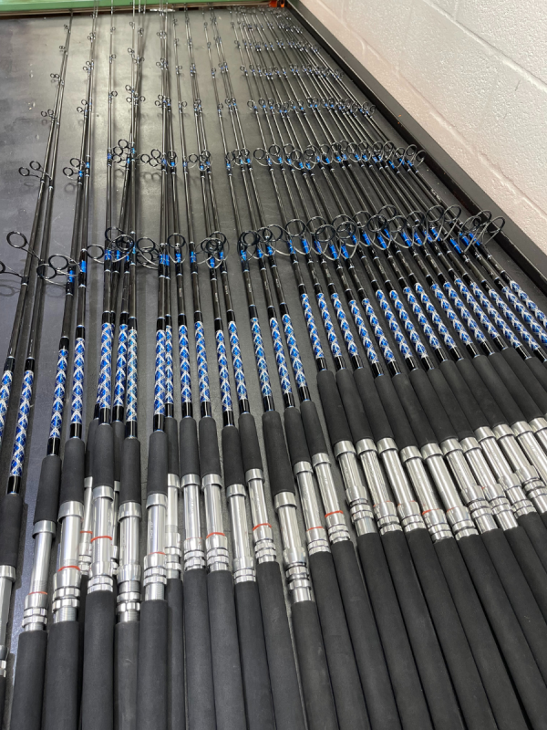 OVERSTOCK (2) Blue/Silver Diamond Series 7' Graphite 15-30# Spinning Rod with (2) Saragossa 8000 Combos - Image 4