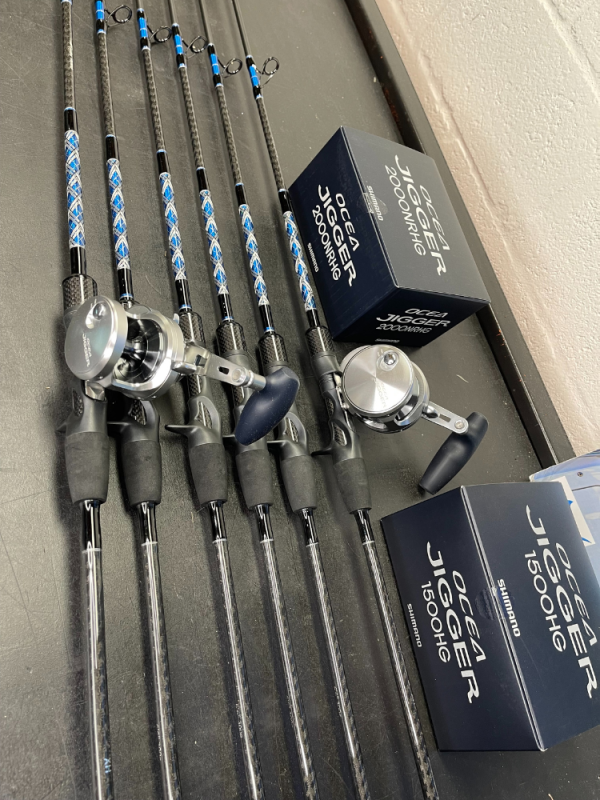 OVERSTOCK 6'6" Blue/Silver Carbon Fiber Slow Pitch Jigging Combos - Image 7